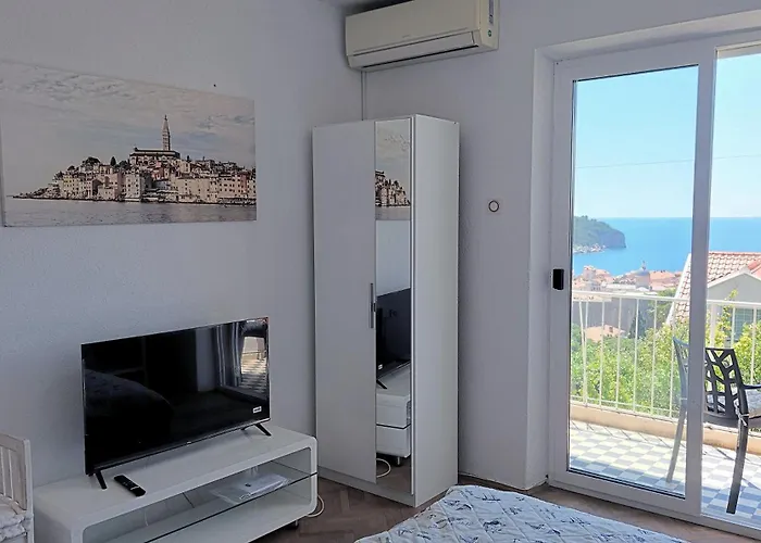 With Sea & Views *