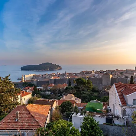 Apartman With Sea & Views *