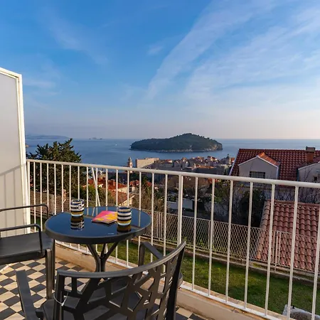 Daire With Sea & Views