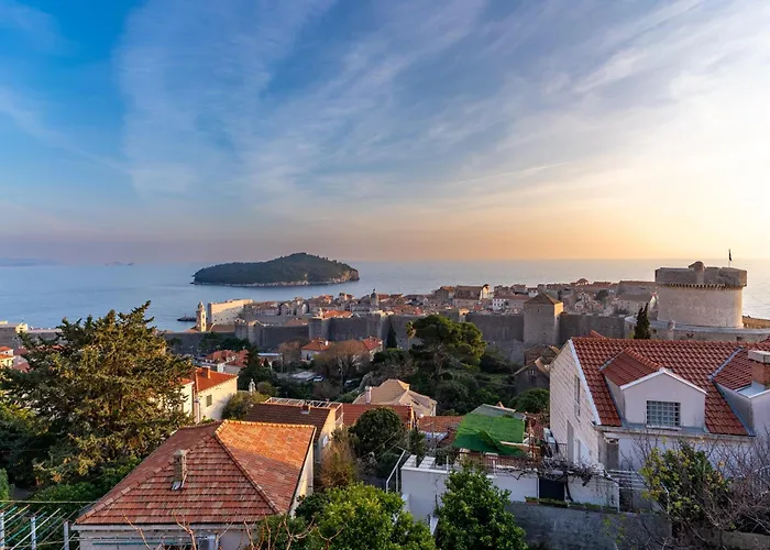 Apartman With Sea & Views *