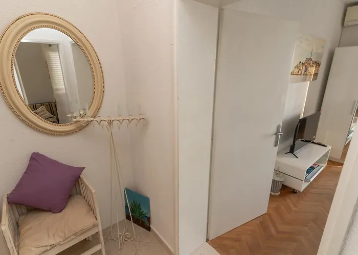 With Sea & Views Apartman