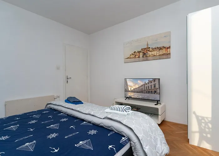 Apartman With Sea & Views *