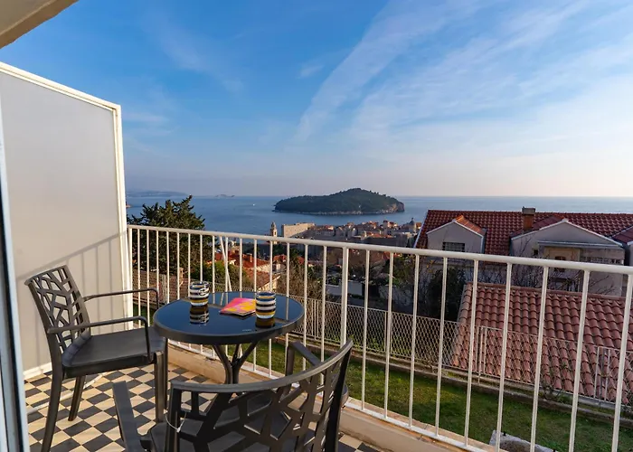 Apartman With Sea & Views