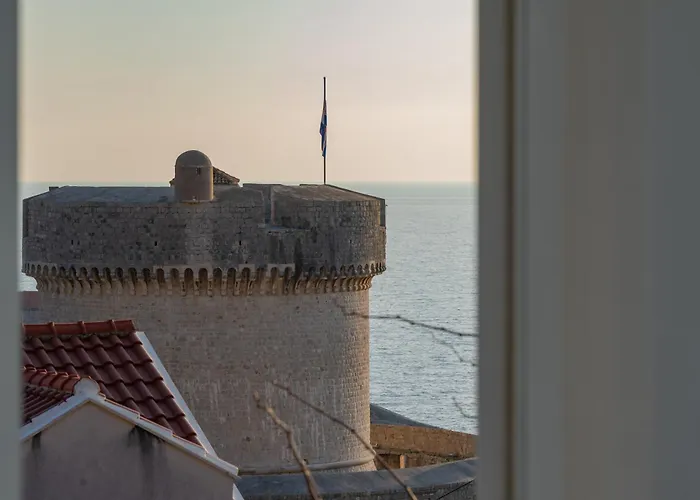 With Sea & Views Apartman