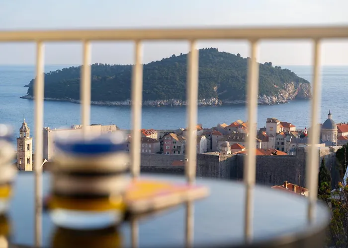 Apartman With Sea & Views *